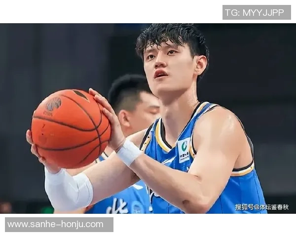 曾凡博的篮球梦想与成长之路探索年轻球员的未来与挑战