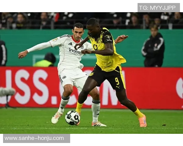 多特蒙德与马拉加精彩对决图片回顾展现足球魅力与激情瞬间 多特蒙德与马拉加精彩对决图片回顾展现足球魅力与激情瞬间