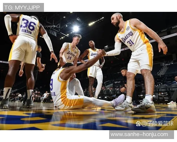 湖人对决热火精彩回顾11月19日比赛全场亮点与精彩瞬间分析 湖人对决热火精彩回顾11月19日比赛全场亮点与精彩瞬间分析